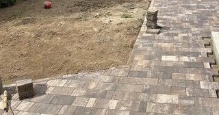 Профессиональная укладка тротуарной плитки на клей в Верхнем Уфалее в октябре