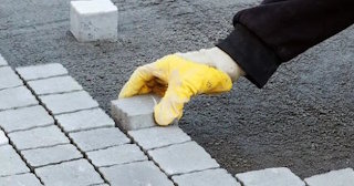 Укладка тротуарной плитки 50 на 50 в Верхнем Уфалее в октябре