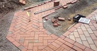 Укладка тротуарной плитки в Верхнем Уфалее в октябре