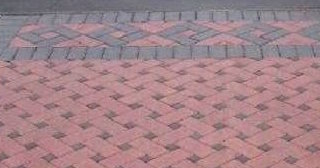 Укладка тротуарной плитки на старое бетонное основание в Верхнем Уфалее в октябре