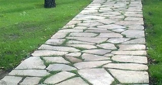 Профессиональная укладка камня на дорожки в Верхнем Уфалее в октябре