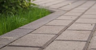 Профессиональная укладка тротуарных дорожек в Верхнем Уфалее в октябре
